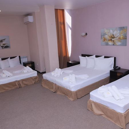 Richmind Hotel Vagharshapat Екстер'єр фото